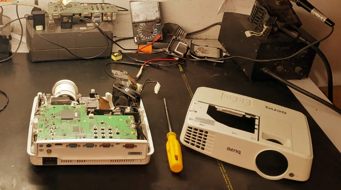 Projetor data show com defeito